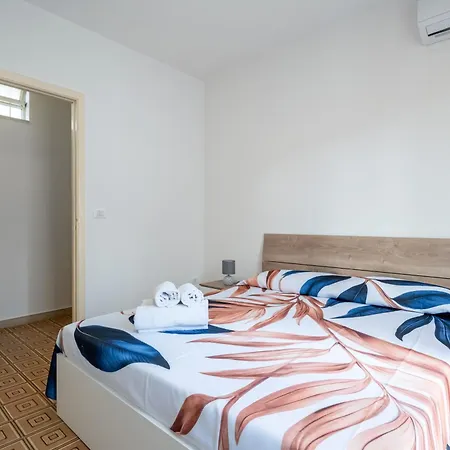 Guesthost - Cozy Flat In The Heart Of * Letojanni